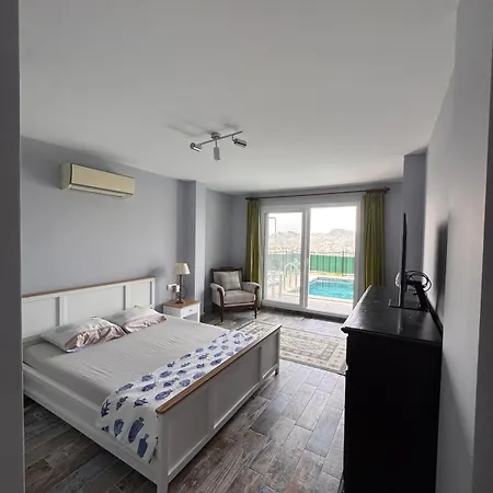 Villa Olive Bay *